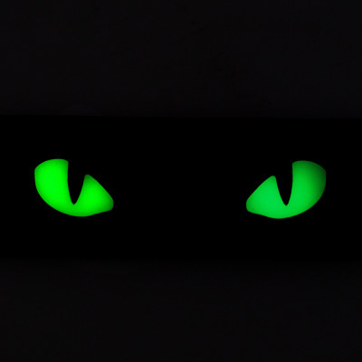 M-Tac Cat Eyes Laser Cut embleem, helendub pimedas, Must