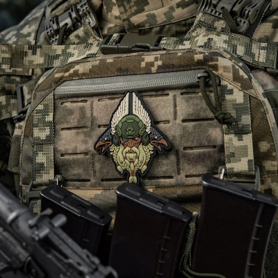 M-Tac PVC embleem „Odin" 9 × 7,5 cm, takjakinnitusega, Olive