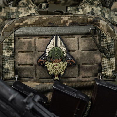 M-Tac PVC embleem „Odin" 9 × 7,5 cm, takjakinnitusega, Olive