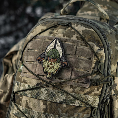 M-Tac PVC embleem „Odin" 9 × 7,5 cm, takjakinnitusega, Olive